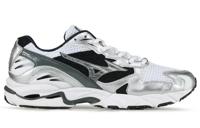 Wave Rider 10 “White Black Silver”